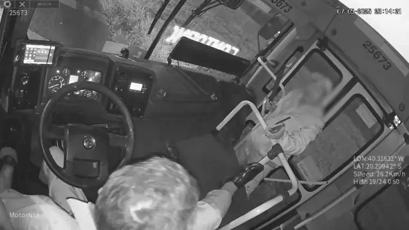 Motorista do Transcol é esfaqueado durante assalto em ônibus em movimento no ES
