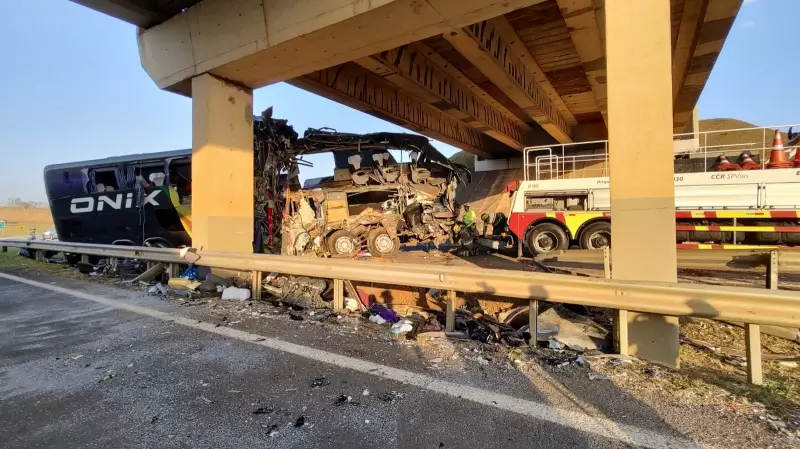 Motorista é indiciado por homicídio culposo um ano após tragédia com ônibus de romeiros que deixou 10 mortos