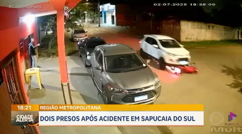 Motorista embriagado causa acidente grave e arrasta moto em Sapucaia do Sul