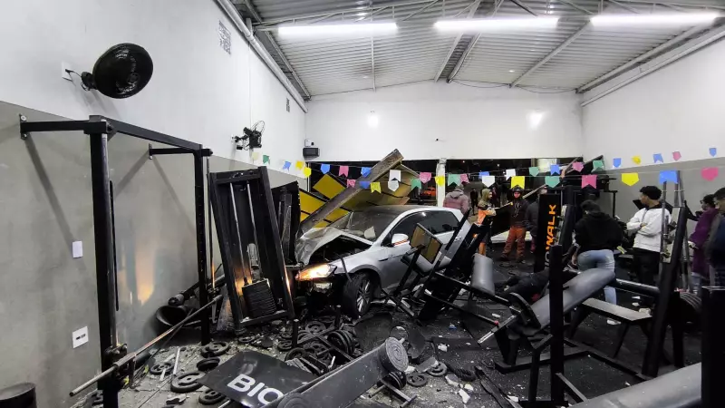 Motorista embriagado invade e destrói academia em Bragança Paulista; veja detalhes