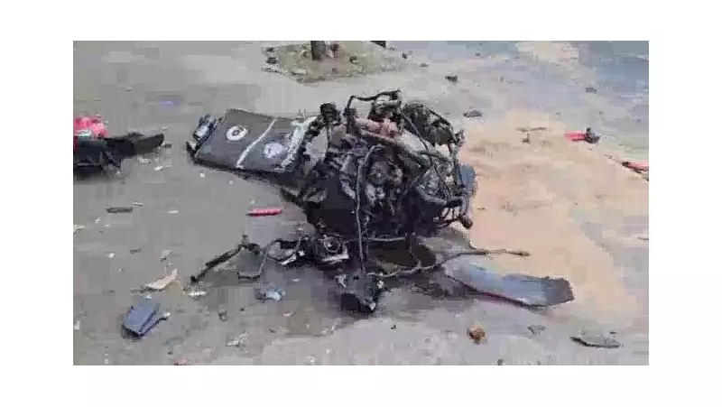Motorista perde controle e carro vai parar na calçada após bater em árvore em BH; veja o vídeo