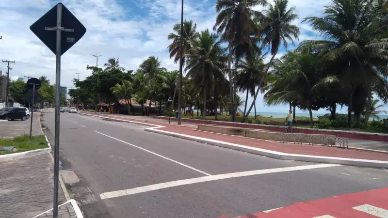 MPPB exige regularização de ambulantes na orla de João Pessoa: entenda o caso