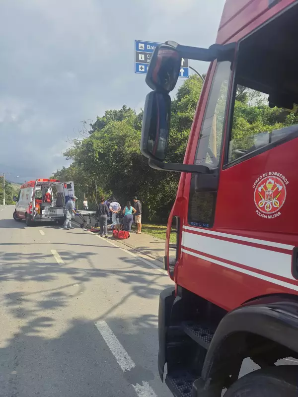 Mulher fica gravemente ferida em acidente com triciclo em Ilhabela: falta de capacete agravou situação
