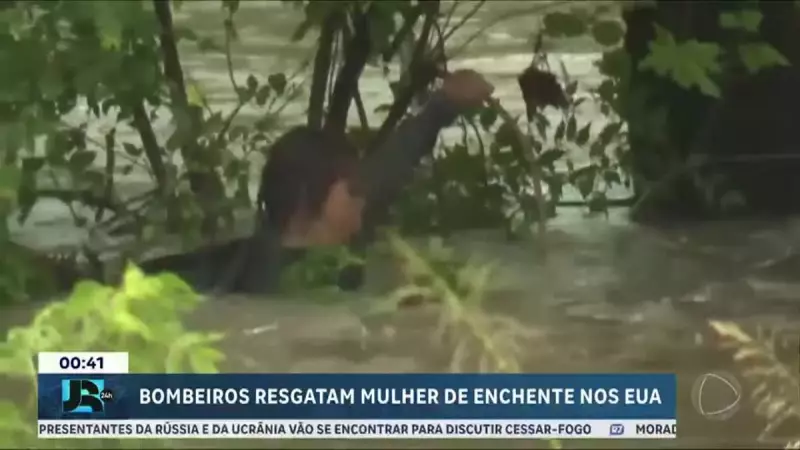 Mulher se agarra a árvore em enchente nos EUA e é resgatada por bombeiros em cena dramática