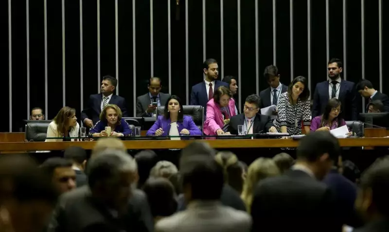 Mulheres dominam secretarias de Saúde e Educação em SC, mas ainda são minoria no comando político