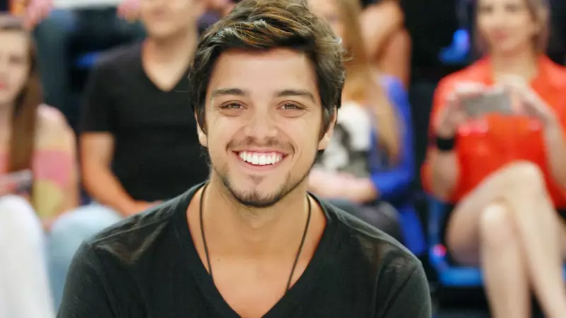 Musical 'Hair' com Rodrigo Simas: uma viagem hippie com olhar no presente