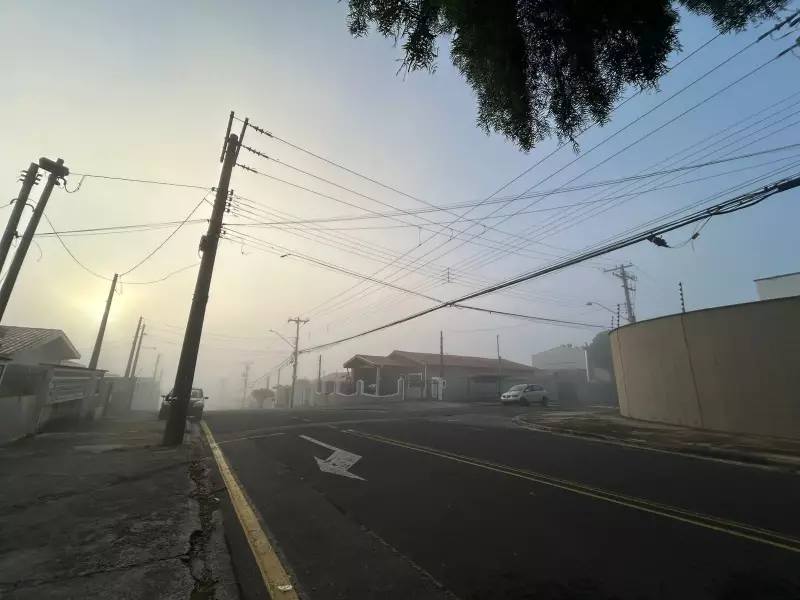 Neblina intensa e frio de 10°C surpreendem a região de Campinas; veja fotos impressionantes