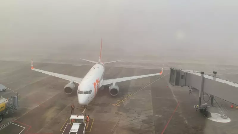 Neblina intensa paralisa operações no Aeroporto Salgado Filho em Porto Alegre