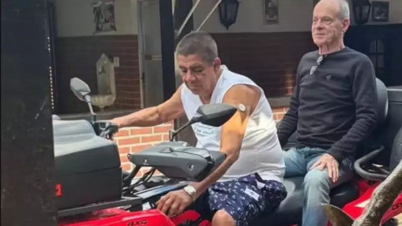 Ney Matogrosso visita Zeca Pagodinho em Xerém e encontro emociona fãs da MPB