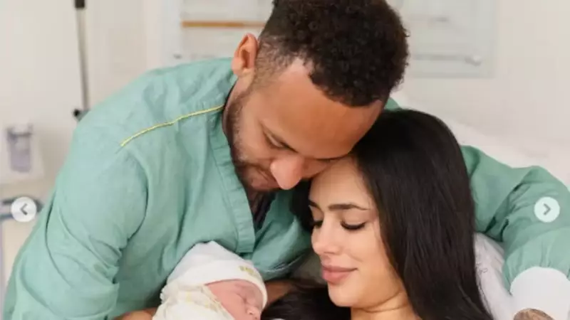 Neymar e Bruna Biancardi compartilham foto rara com a filha Mavie e famosos celebram