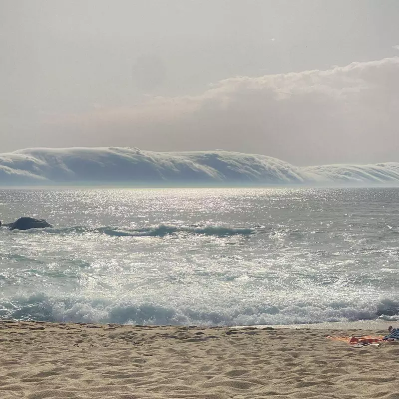 Nuvem rolo assusta banhistas em Portugal: fenômeno raro parece tsunami no céu
