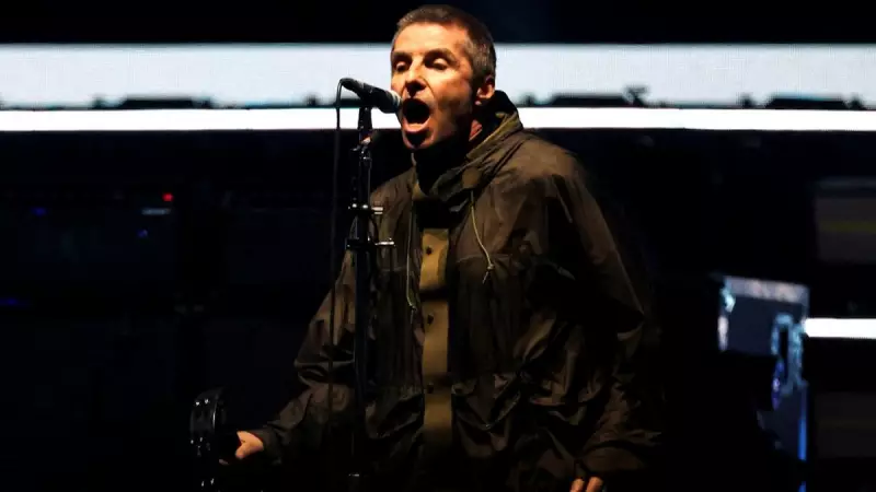Oasis volta aos palcos após 16 anos com show histórico em Cardiff