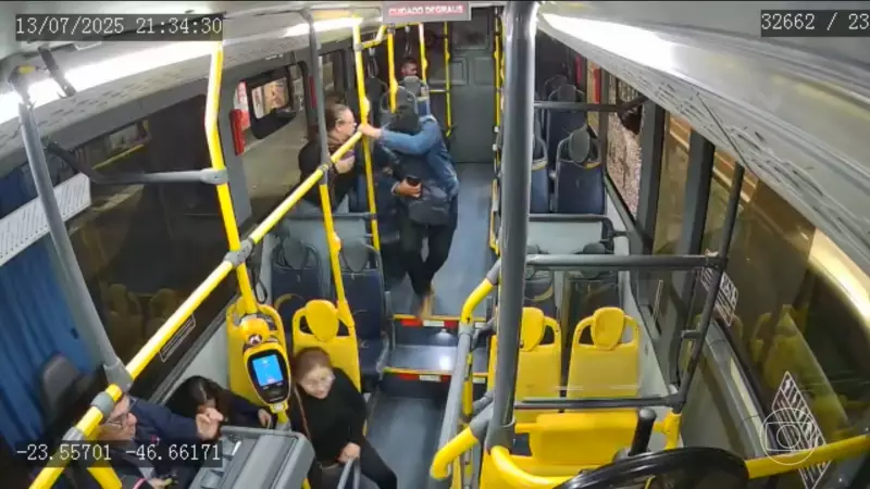 Onda de vandalismo assola transporte público: mais de 700 ônibus atacados em SP e Baixada Santista
