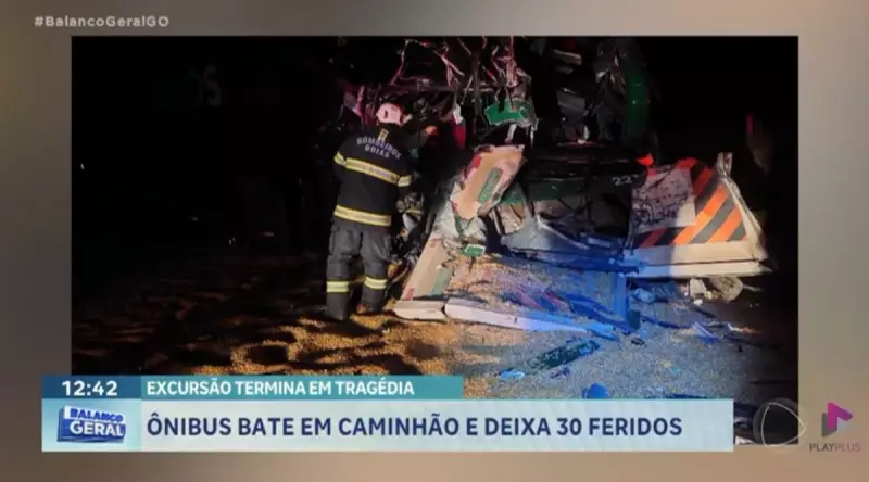 Ônibus de excursão se envolve em grave acidente com carreta na GO-164: 30 feridos