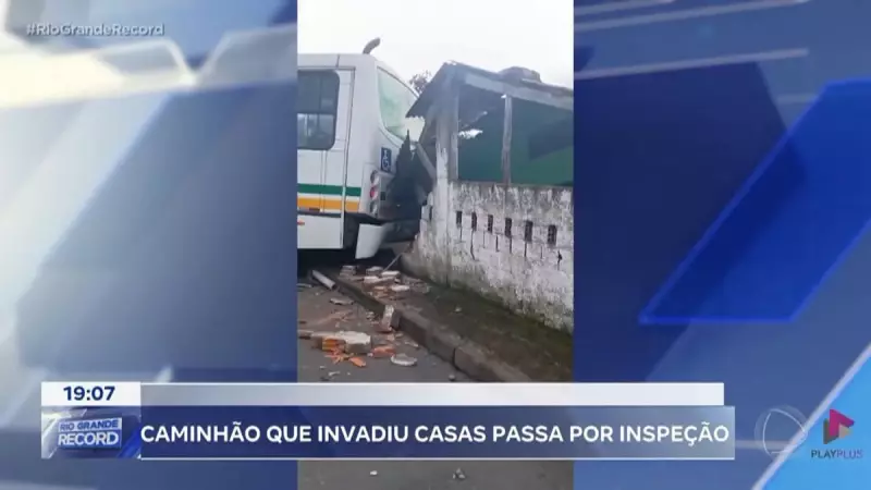 Ônibus desgovernado invade casas e causa prejuízos em Porto Alegre: veja os detalhes