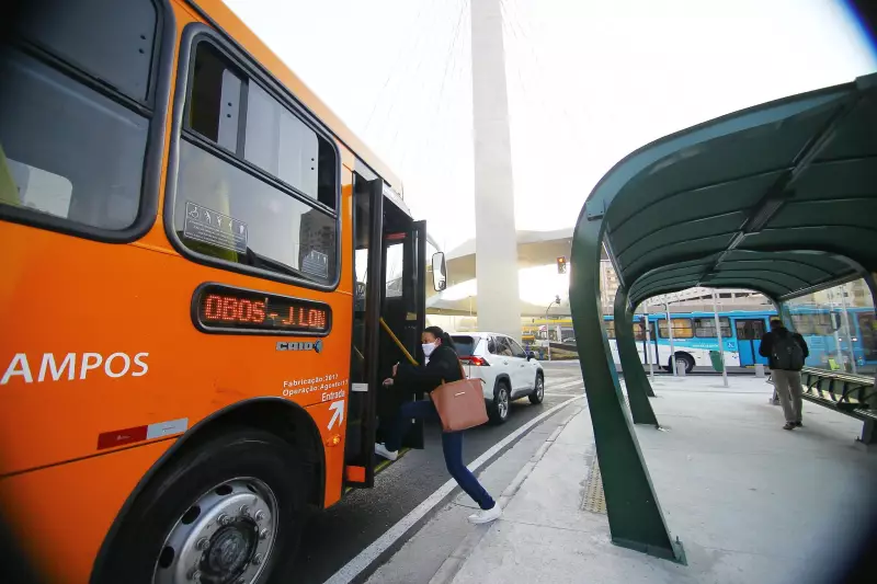 Ônibus elétricos no Vale do Paraíba: licitação será aberta em agosto, afirma Anderson Farias (PSD)