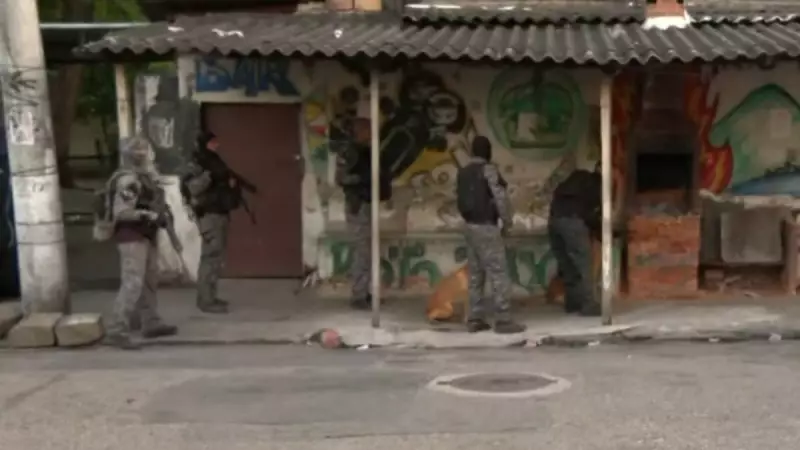 Operação da PM no Morro da Serrinha combate roubo de cargas e veículos no RJ