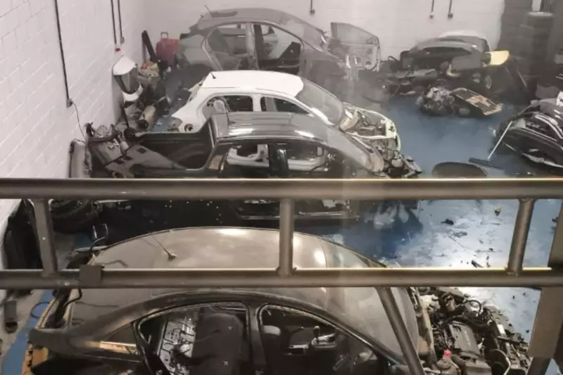 Operação da polícia desmonta esquema de desmanche ilegal com carros roubados em Campinas