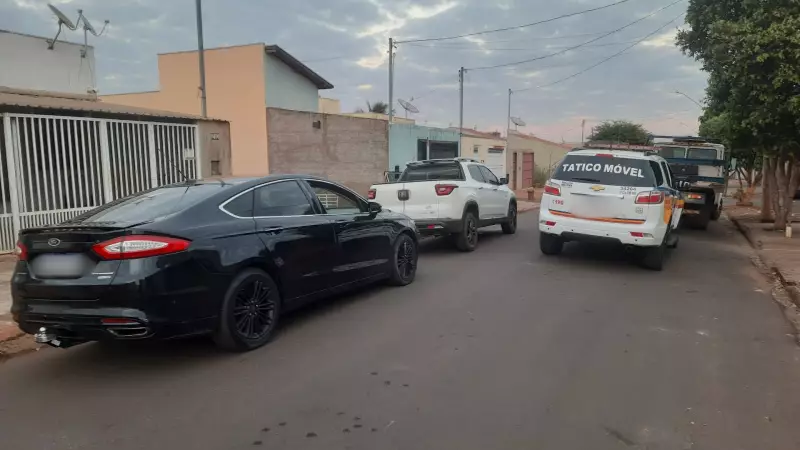 Operação Dissolução desmantela laboratório de cocaína e apreende carros de luxo em Iturama