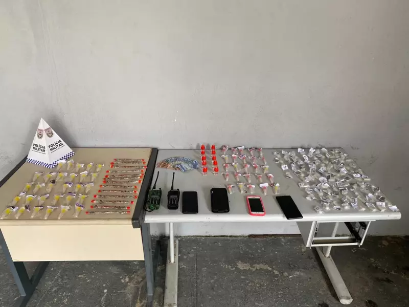 Operação policial em Volta Redonda prende cinco jovens e apreende drogas