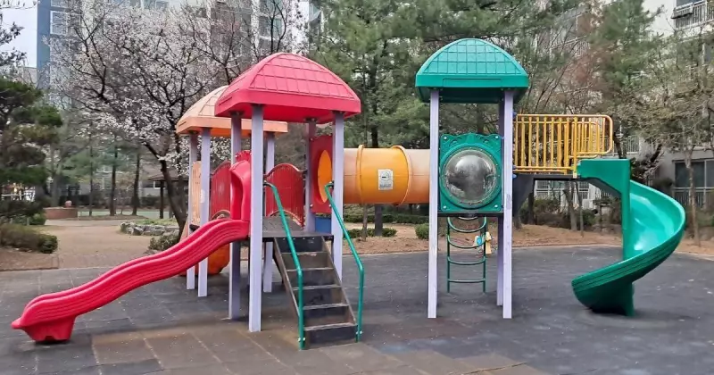 Pai rouba objeto inusitado de praça em SC para presentear filha — e acaba na cadeia