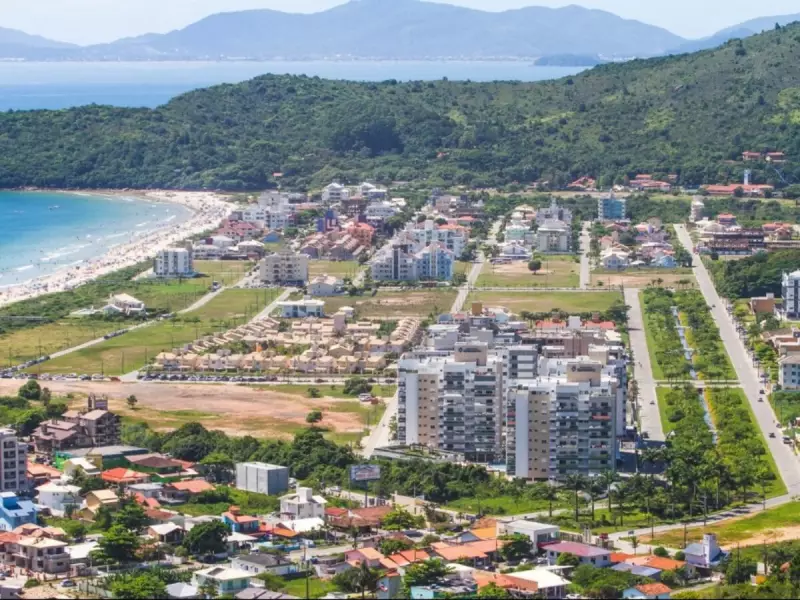 Paraíso turístico de SC enfrenta grave problema de saneamento: apenas 16% da população tem cobertura de esgoto