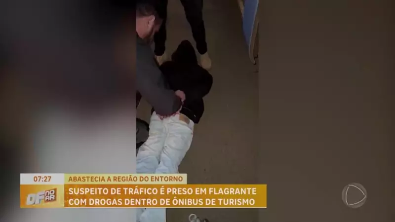 Passageiro é preso com drogas em ônibus de turismo durante fiscalização no DF