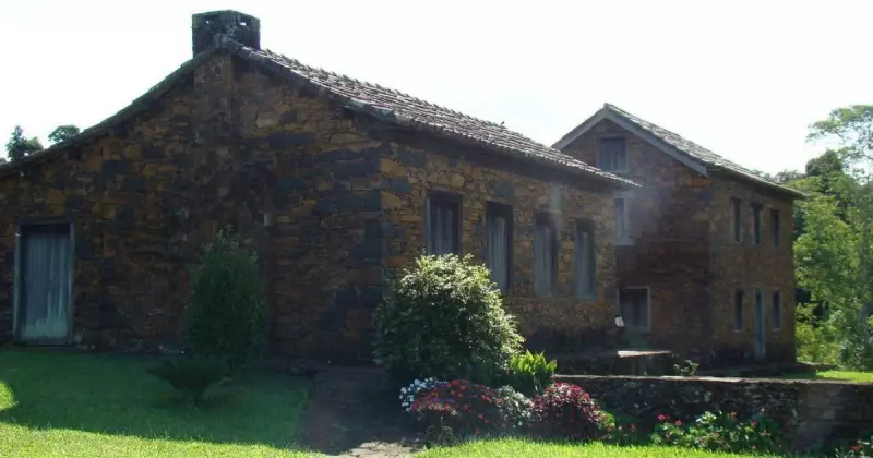 Pequena cidade de SC guarda tesouro único: o único conjunto de casas de pedra da América Latina!