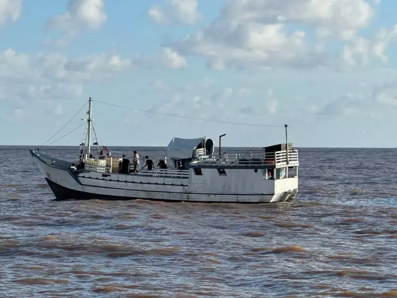 PF e Marinha apreendem embarcação com produtos irregulares do Suriname no Pará