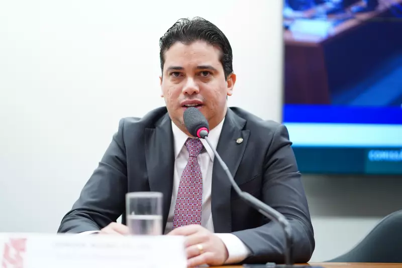 PF investiga deputado Júnior Mano por desvios e fraudes em emendas parlamentares