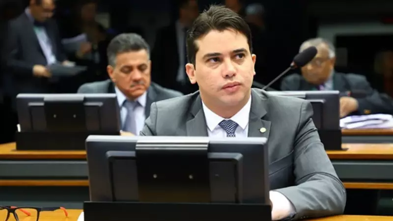 PF realiza buscas em endereços ligados ao deputado Júnior Mano no Ceará