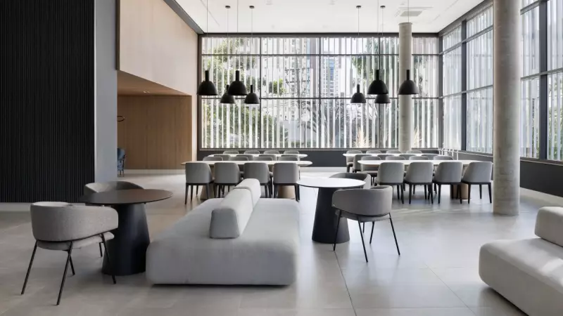 Plaenge Entrega Atrio: Um Marco da Arquitetura Contemporânea em Londrina