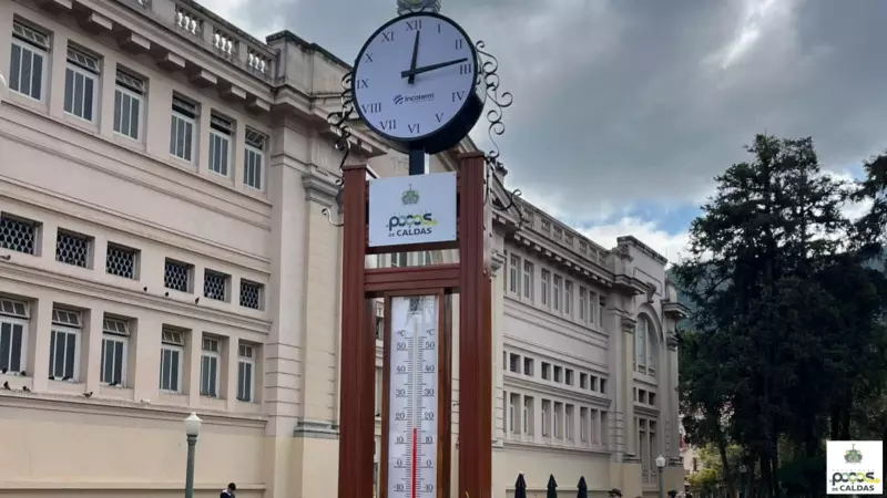 Poços de Caldas agora conta com novo relógio e termômetro em frente às Thermas Antônio Carlos