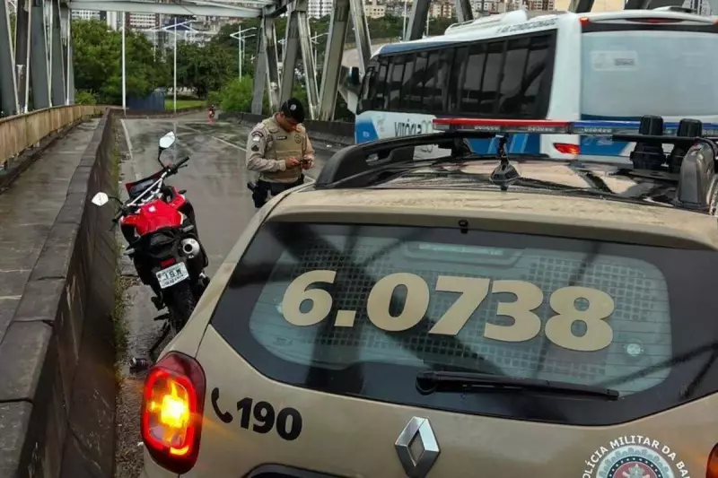 Polícia recupera moto roubada em operação na Vila Laura, Salvador