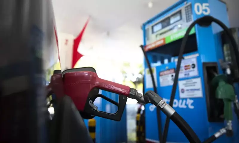 Postos de combustível no DF e MG não repassam redução de R$ 0,17 na gasolina, denuncia governo