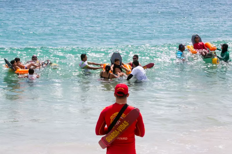 Praia em Fortim se transforma em palco de inclusão com projeto inovador para banho de mar acessível