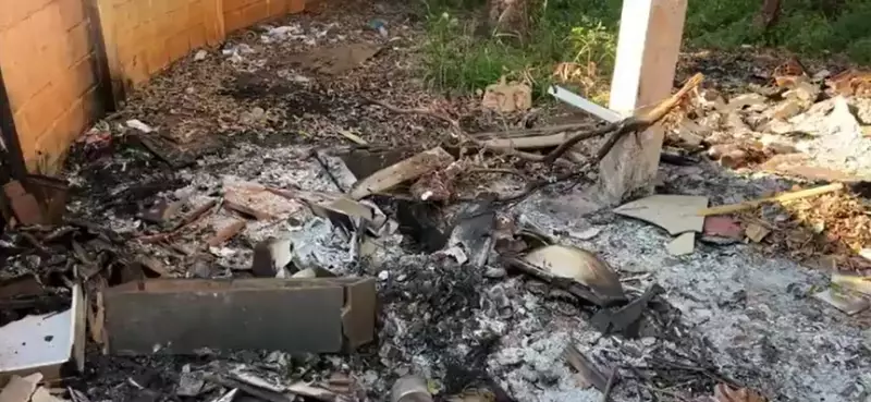 Prédio abandonado em Birigui vira 'lixão clandestino' e gera revolta entre moradores