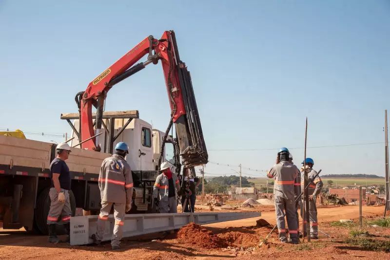 Prefeitura inicia obra de rede elétrica no bairro Alfredo de Castro em Mato Grosso