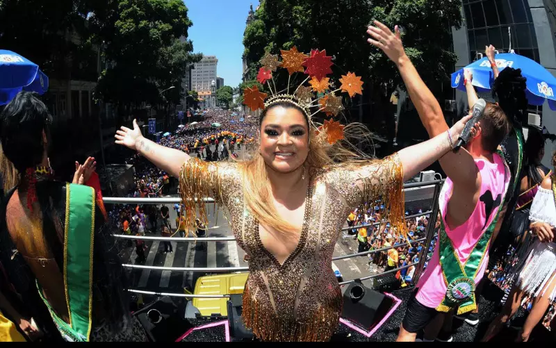 Preta Gil brilha no Carnaval carioca: megabloco e coroação na Mangueira