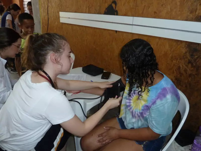 Projeto voluntário criado por estudantes leva atendimento médico a áreas vulneráveis em Sorocaba