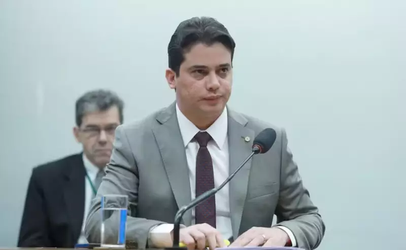 Promotoria pede cassação de prefeito ligado a braço direito de Júnior Mano — Entenda o caso