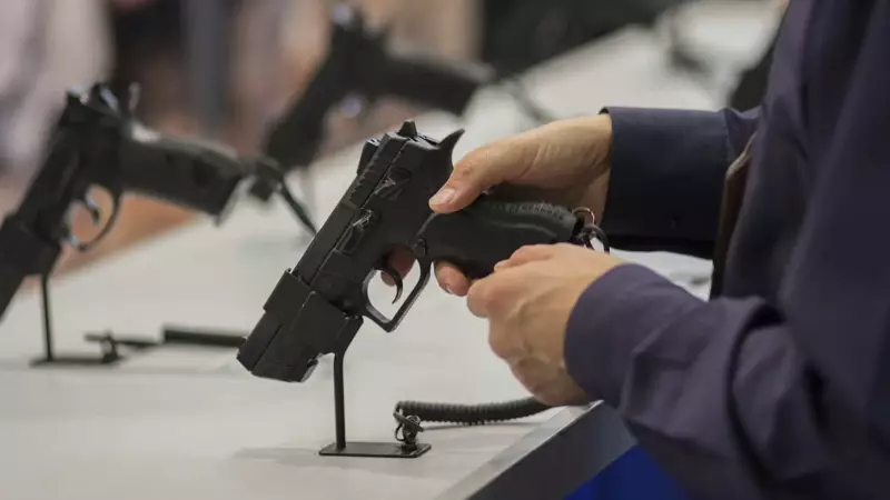 Queda de 91% na compra de armas sob governo Lula, mas número de fuzis volta a subir em 2025