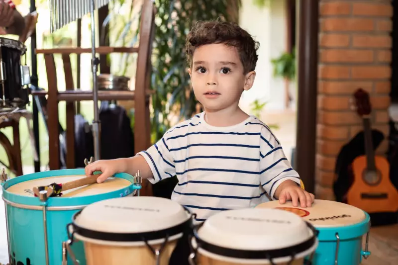 Quintal do Pietro: Menino de 3 anos inspirado em Zeca Pagodinho celebra aniversário com roda de samba e playlist raiz