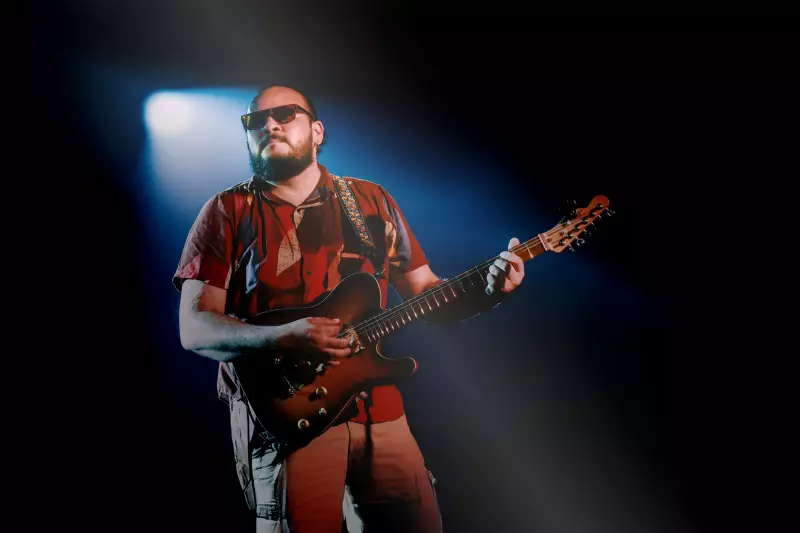 Reggae jamaicano inspira artista brasileiro a mais de 5 mil km de distância
