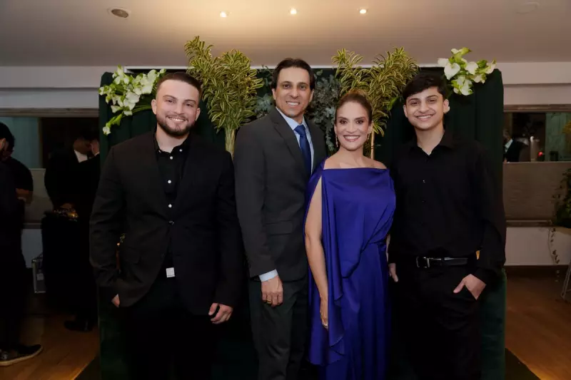 Ricardo Perovano celebra 50 anos com festa exclusiva e 100 amigos em noite memorável