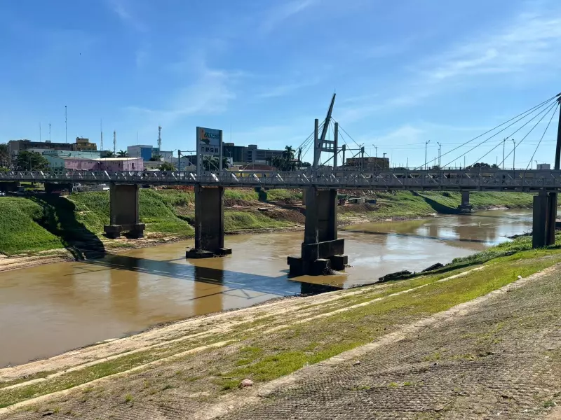 Rio Acre atinge nível crítico: menor marca do ano em meio à estiagem na capital