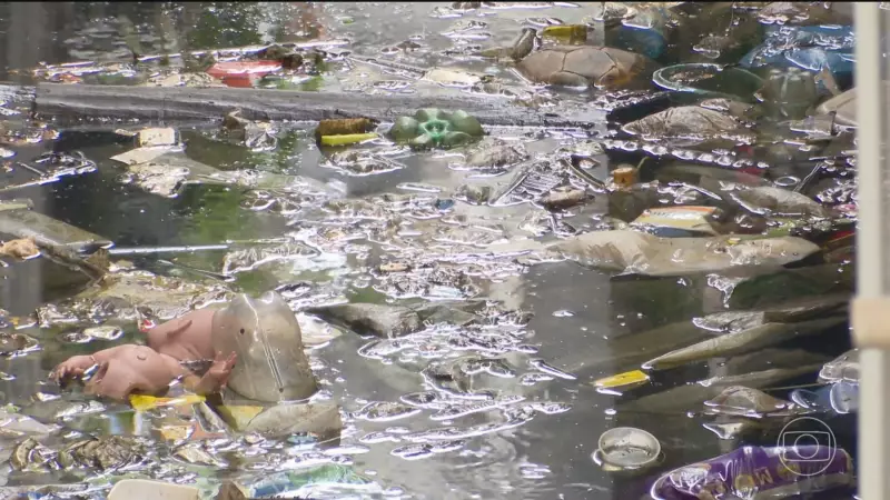 Rio Negro sobe e causa transtornos em bairros centrais de Manaus