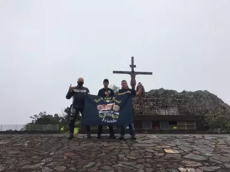 Rock Estrada e Amizade: Motoclube de Professores Celebra Aventuras em MG