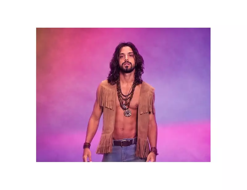 Rodrigo Simas se prepara intensamente para cena de nudez no musical 'Hair'