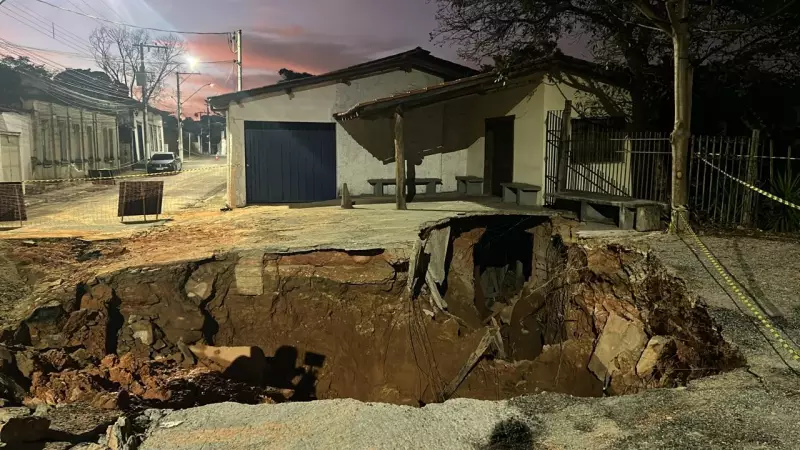 Ruptura de adutora deixa 40 bairros sem água em Santa Luzia, na Grande BH — Veja o impacto
